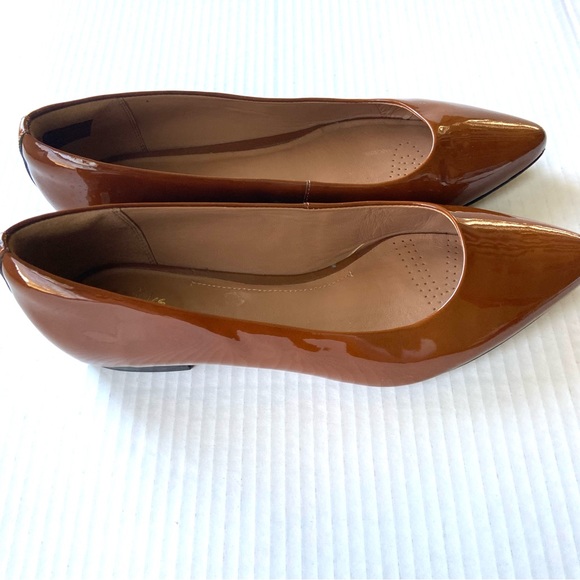 Clarks Artisan Light Academia  caramel flat SZ 7.5 - Picture 2 of 6